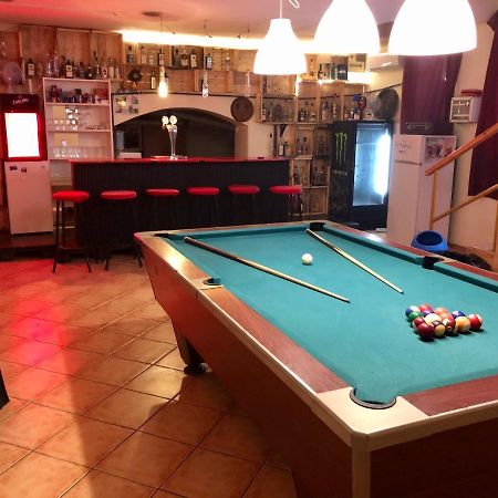 Whole Basement Former Pub3 For Bachelor / Bachelorette Party Budapest Esterno foto