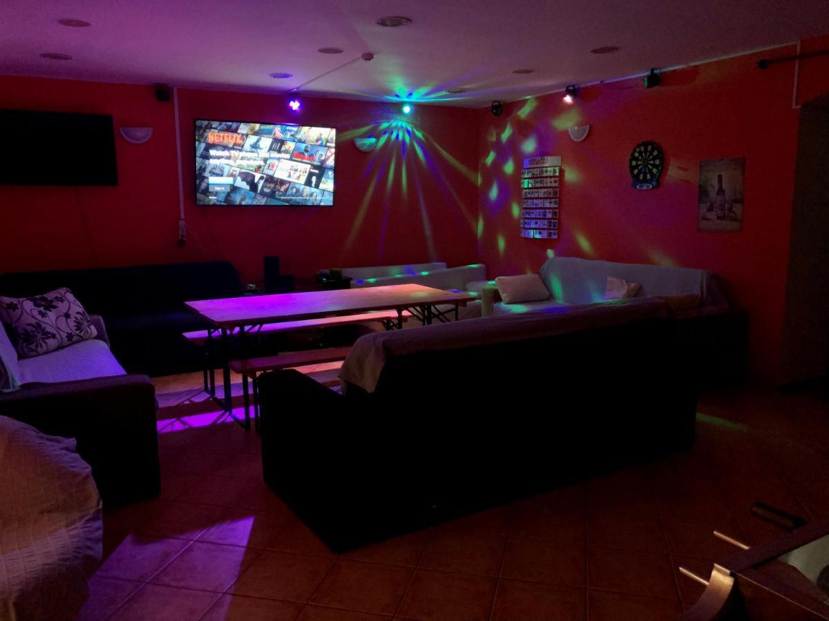 Whole Basement Former Pub3 For Bachelor / Bachelorette Party Budapest Esterno foto