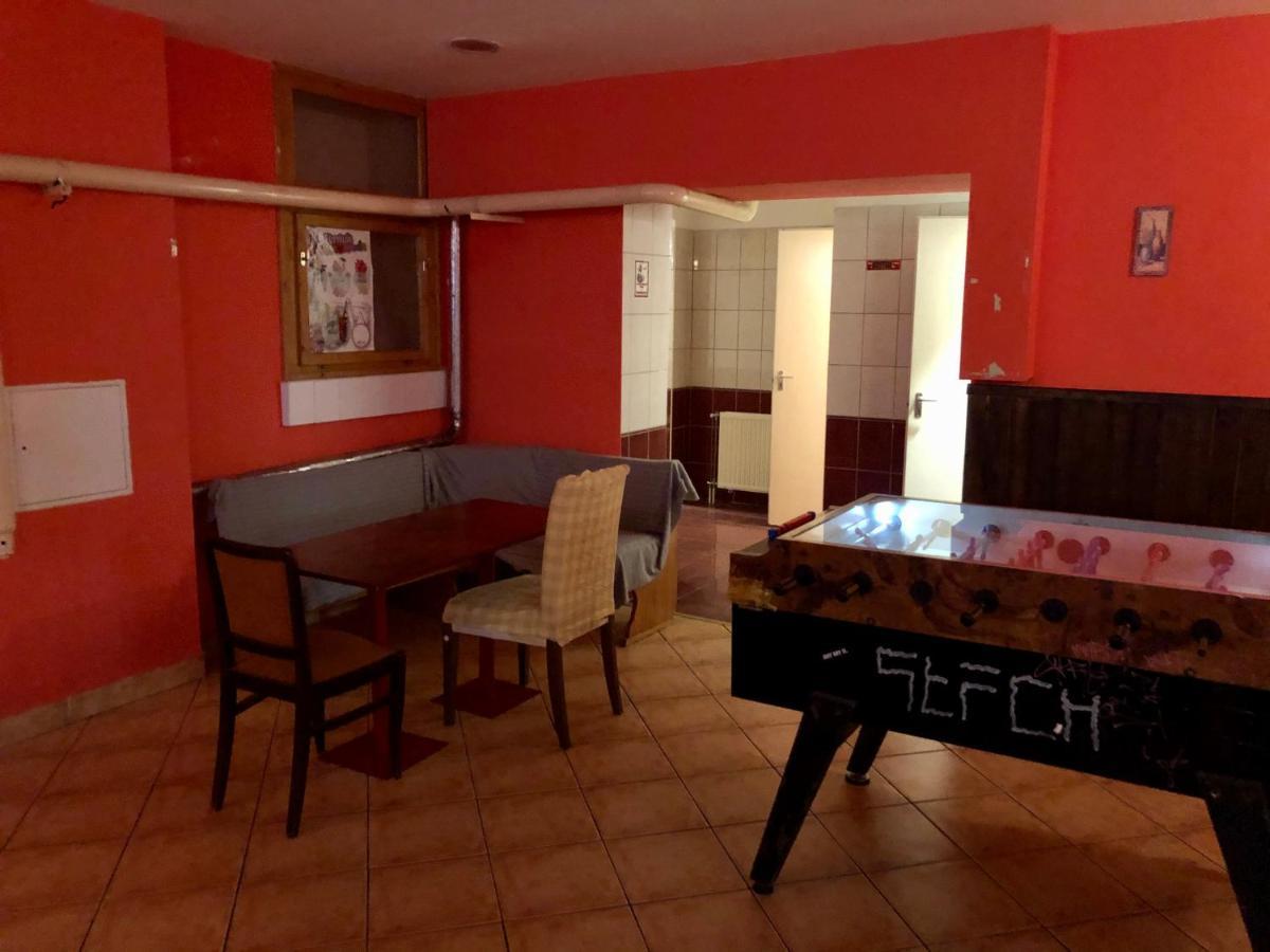 Whole Basement Former Pub3 For Bachelor / Bachelorette Party Budapest Esterno foto