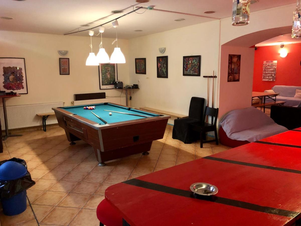 Whole Basement Former Pub3 For Bachelor / Bachelorette Party Budapest Esterno foto