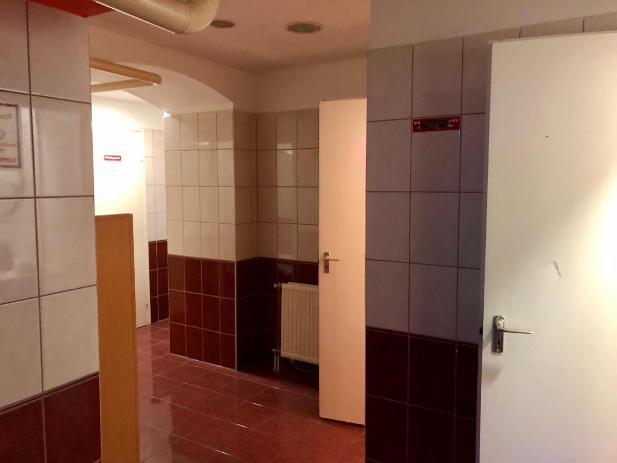 Whole Basement Former Pub3 For Bachelor / Bachelorette Party Budapest Esterno foto