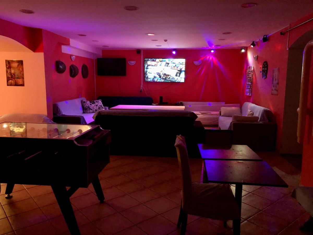 Whole Basement Former Pub3 For Bachelor / Bachelorette Party Budapest Esterno foto